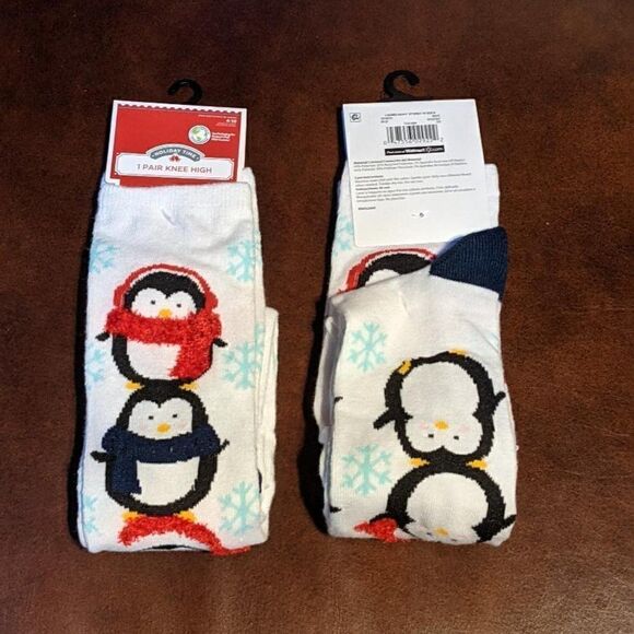 🆕HOLIDAY TIME - 1 PAIR OF KNEE HIGH SOCKS CHRISTMAS PENGUINS - Picture 1 of 1